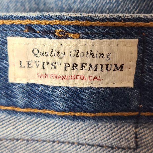 Levi's Blue High Rise Straight Leg Cropped Frayed Hem-Size 28 - Picture 8 of 9